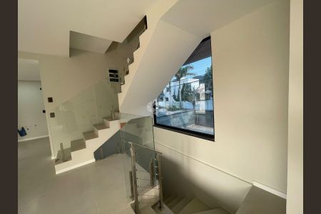 10_photo/9527447121.50df46c0cd16add9-ATLAS-bfe8ab2d-e68a-4a87-9ab7-3b0ed3bf9fe7.jpg de casa à venda com 3 quartos, 255m² em Jurerê, Florianópolis