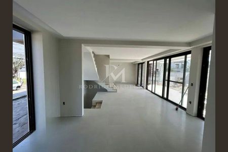 12_photo/9527447121.e1f08e68a0b825e7-ATLAS-cb35b30a-e060-4b7d-be8f-b96015de22f9.jpg de casa à venda com 3 quartos, 263m² em Jurerê, Florianópolis