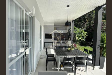 3_photo/952744726d.37ec7caf53d1e0db-ATLAS-ec7cfbf4-3bcc-4083-875e-8ce05de8a7a6.jpg de casa de condomínio à venda com 4 quartos, 400m² em Jurerê, Florianópolis