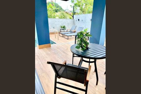 3_photo/9527447a6d.b8a41da07bbb3b33-ATLAS-3e8d3e0d-7d2a-4e2c-adc8-0b1440da2415.jpg de apartamento à venda com 3 quartos, 135m² em Jurerê, Florianópolis