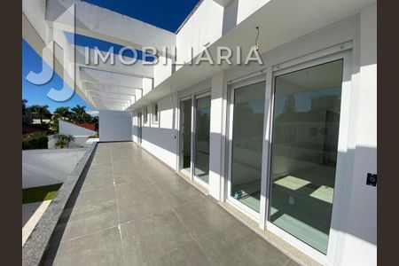 34_photo/9527447a93.239e7640b0d206a4-ATLAS-7970094e-dce9-40e6-abfa-060c00ed8dd0.jpg de casa à venda com 4 quartos, 527m² em Jurerê, Florianópolis