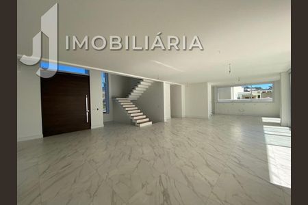 19_photo/9527447a93.239e7640b0d206a4-ATLAS-faf363cc-e820-4043-9a49-dc9cdfc8dbcf.jpg de casa à venda com 4 quartos, 527m² em Jurerê, Florianópolis