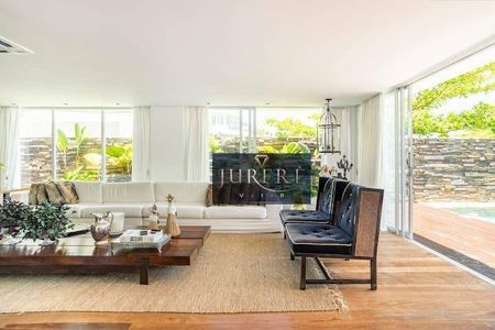 9_photo/9527447bbb.fe96b63aec789ef1-ATLAS-bd79e12f-d080-4923-b2cd-26bd2d996181.jpg de casa à venda com 8 quartos, 300m² em Jurerê, Florianópolis