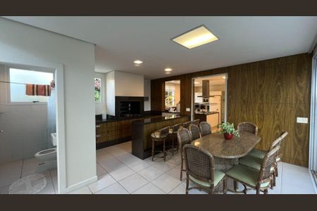 8_photo/952744f61d.ba3e4f1a03d92c8a-ATLAS-a7c1fc68-ebe2-46b9-88a4-c0e00f6e4ddd.jpg de casa à venda com 4 quartos, 480m² em Jurerê Internacional, Florianópolis