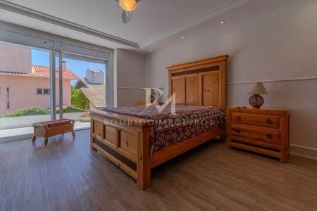 4_photo/952744f64b.f2bfaed4af7a5e8b-ATLAS-0dceabd6-7591-48ab-8d95-c402d0d1575a.jpg de casa à venda com 5 quartos, 405m² em Jurerê Internacional, Florianópolis