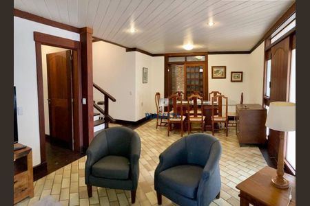 6_photo/952744f6f9.5a85c5bdfef41cf9-ATLAS-364f9f35-4a78-4b65-a2a8-82e2a71a3b95.jpg de casa à venda com 4 quartos, 384m² em Jurerê Internacional, Florianópolis