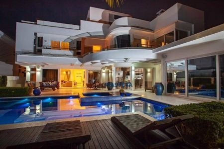 2_photo/952744f7a3.96ab9a77f00113ea-ATLAS-9832746d-92d1-4361-af19-1e6df43ffe4a.jpg de casa à venda com 5 quartos, 1100m² em Jurerê Internacional, Florianópolis