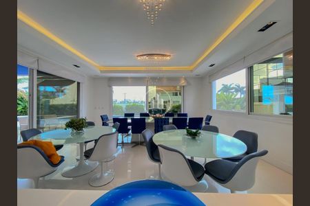 12_photo/952744f815.0d36ac12bfffd8e0-ATLAS-3cf58dcf-48af-4582-bf55-63d3ddfd7f07.jpg de casa à venda com 5 quartos, 1103m² em Jurerê, Florianópolis