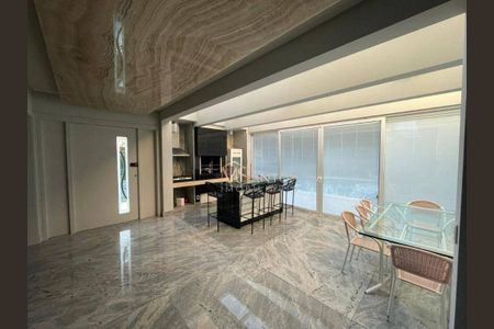 9_photo/952744fa4d.04a823dc9d4d949a-ATLAS-35decc5f-bc3a-4fc5-aff6-2cc3cbd714aa.jpg de casa à venda com 4 quartos, 1050m² em Jurerê Internacional, Florianópolis