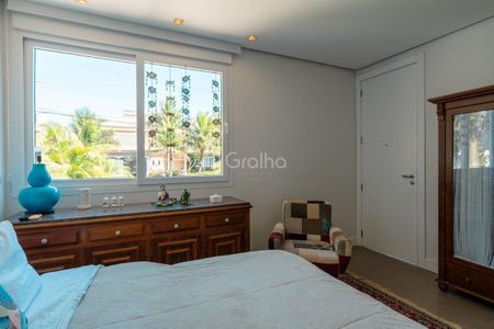 17_photo/952744fbab.e7056842b54bb805-ATLAS-6899fa10-4a0e-4aa9-8c8f-c9f1fb2dd2a5.jpg de casa à venda com 4 quartos, 600m² em Jurerê, Florianópolis