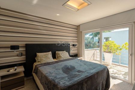 32_photo/952744fbab.e7056842b54bb805-ATLAS-9ae6f151-034d-4ad3-b2cb-48ea7d57e4d6.jpg de casa à venda com 4 quartos, 600m² em Jurerê, Florianópolis