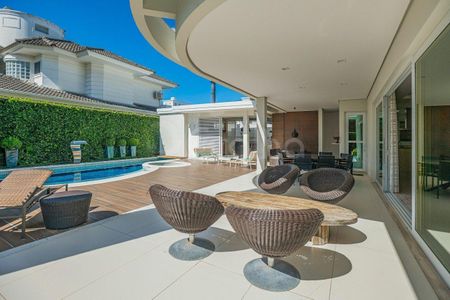 45_photo/952744fbcd.821bca6a381fcd78-ATLAS-15bbf557-db8b-430c-b079-ee3ece7a85d5.jpg de casa à venda com 6 quartos, 815m² em Jurerê Internacional, Florianópolis