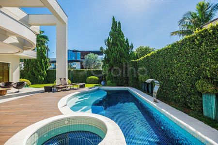 49_photo/952744fbcd.821bca6a381fcd78-ATLAS-f67ee471-2b4e-4ea0-b9a1-018b7cb10c3f.jpg de casa à venda com 6 quartos, 815m² em Jurerê Internacional, Florianópolis