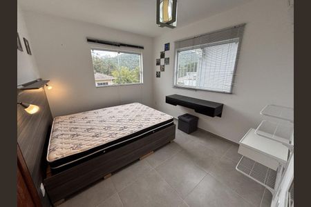 4_photo/952746633f.f57be48fad3c3dec-ATLAS-0c17d115-eb79-4010-ae3b-e96204b6eda2.jpg de casa à venda com 4 quartos, 227m² em Sambaqui, Florianópolis