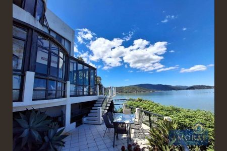 2_photo/952746756d.a17b8e32d22bacff-ATLAS-9bcfe35e-dc80-4ba7-9470-6a39e8c58f8e.jpg de casa à venda com 2 quartos, 250m² em Sambaqui, Florianópolis