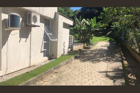 4_photo/952746762b.5cacb5cd1a05b02e-ATLAS-3535361b-b25d-4f81-beb0-9d4aa09a7b51.jpg de casa à venda com 4 quartos, 320m² em Sambaqui, Florianópolis