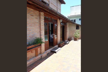 9_photo/9527467657.fe96b63aec789ef1-ATLAS-aa95df08-571a-4e9b-b883-62f018f1774f.jpg de casa à venda com 3 quartos, 280m² em Sambaqui, Florianópolis