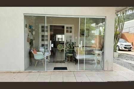 4_photo/9527467707.4e1a6e6486a440d9-ATLAS-2a2ea4f8-6abd-4565-955a-e9cf947a84f0.jpg de casa à venda com 3 quartos, 158m² em Sambaqui, Florianópolis