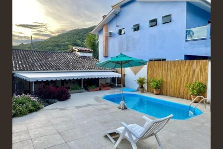 42_photo/95274677e9.46ae6cbe0761d4fa-ATLAS-2c26cd12-35fc-472e-b84f-f10cb404a650.jpg de casa à venda com 3 quartos, 410m² em Sambaqui, Florianópolis