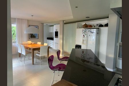 10_photo/95274677e9.46ae6cbe0761d4fa-ATLAS-4660cb21-96bf-43fb-8cf1-1219f36a2fc1.jpg de casa à venda com 3 quartos, 410m² em Sambaqui, Florianópolis