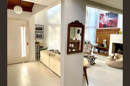 5_photo/95274677e9.46ae6cbe0761d4fa-ATLAS-7b0af82e-a53b-4b27-b97f-3bdf289e3a0d.jpg de casa à venda com 3 quartos, 410m² em Sambaqui, Florianópolis