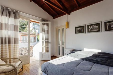 31_photo/95274677e9.46ae6cbe0761d4fa-ATLAS-de5a7f48-8c76-4c8b-a4f8-9c3e96058b20.jpg de casa à venda com 3 quartos, 410m² em Sambaqui, Florianópolis