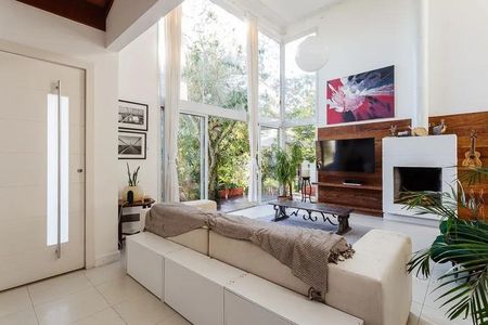 3_photo/95274677e9.46ae6cbe0761d4fa-ATLAS-fde4aae4-1108-4a29-abd5-90d65bb23571.jpg de casa à venda com 3 quartos, 410m² em Sambaqui, Florianópolis