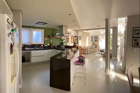 7_photo/95274677eb.f4a5c666155909d5-ATLAS-aabac20e-8f6c-408e-a3f4-e7378ffd2bed.jpg de casa à venda com 4 quartos, 350m² em Sambaqui, Florianópolis