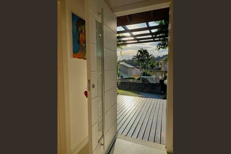 6_photo/95274677eb.f4a5c666155909d5-ATLAS-ba5ded94-bc8a-479e-b1c7-e4e13c2789e9.jpg de casa à venda com 4 quartos, 350m² em Sambaqui, Florianópolis