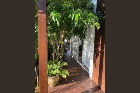 4_photo/95274677eb.f4a5c666155909d5-ATLAS-e0169632-bd19-4f8e-8d4f-8dedff3e6b7d.jpg de casa à venda com 4 quartos, 350m² em Sambaqui, Florianópolis