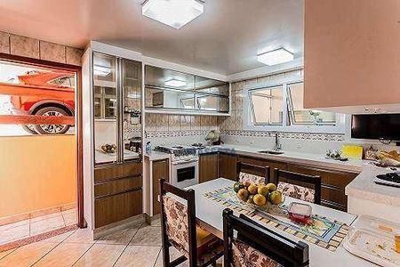 3_photo/9527467a6d.02e76da821d64bb7-ATLAS-043e2bfc-e3df-46b3-8278-418b34702f29.jpg de casa à venda com 3 quartos, 300m² em Sambaqui, Florianópolis