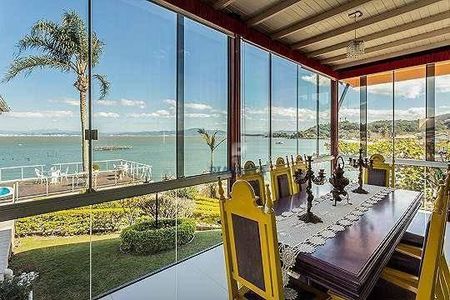 28_photo/9527467a6d.02e76da821d64bb7-ATLAS-702ca270-e9ee-4686-b92e-5be8093adcaf.jpg de casa à venda com 3 quartos, 300m² em Sambaqui, Florianópolis