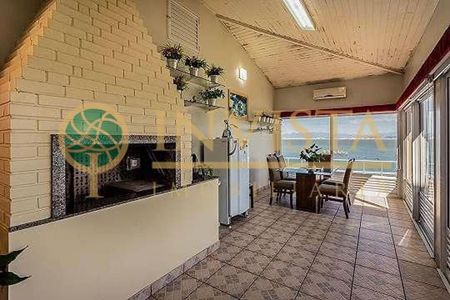 9_photo/9527467a6d.02e76da821d64bb7-ATLAS-792ccaca-bce9-4273-a28f-ecaf09b0e125.jpg de casa à venda com 3 quartos, 300m² em Sambaqui, Florianópolis