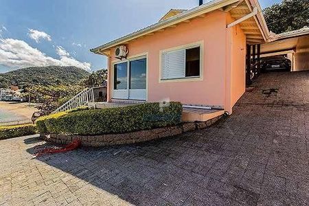 42_photo/9527467a6d.02e76da821d64bb7-ATLAS-87f605ea-8e24-46fb-b4c2-8dfaf2133592.jpg de casa à venda com 3 quartos, 300m² em Sambaqui, Florianópolis
