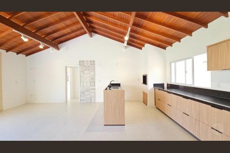 6_photo/9527467b67.15f4a19d538e62fb-ATLAS-a256c3b2-1960-4fd2-9258-9eecdf398f4b.jpg de casa à venda com 4 quartos, 250m² em Sambaqui, Florianópolis