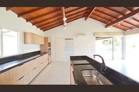 5_photo/9527467b67.15f4a19d538e62fb-ATLAS-bf01b19a-deb4-4c2e-936d-3695cbd0b014.jpg de casa à venda com 4 quartos, 250m² em Sambaqui, Florianópolis