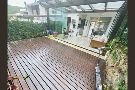 11_photo/9527467c6b.005b2c2c0d5e94b6-ATLAS-91245f8e-8821-43c1-b23e-a4cfdcc876a1.jpg de casa à venda com 3 quartos, 149m² em Sambaqui, Florianópolis