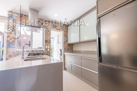 7_photo/9527467c71.2a88ce23d0215f4d-ATLAS-2eda4236-2e68-473c-aa18-10c41b9ac303.jpg de casa à venda com 3 quartos, 149m² em Sambaqui, Florianópolis