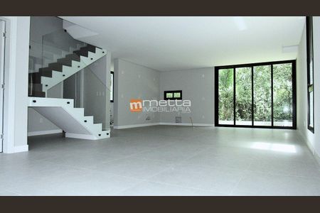 8_photo/952746f1f3.ce0e127f29cc1409-ATLAS-b1cb9d4d-2c6b-4759-adc8-8be74e87f517.jpg de casa à venda com 3 quartos, 325m² em Recanto dos Açores, Florianópolis