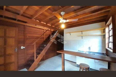 4_photo/952746feed.4cc0178cb76b325b-ATLAS-a45dd258-8a65-46b6-a1a1-e05cb84a1adb.jpg de casa para alugar com 1 quarto, 55m² em Santo Antonio de Lisboa, Florianópolis