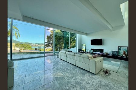 8_photo/952747752f.29152d4f95012d72-ATLAS-5ea722e3-a8a1-4723-a8f9-4d804e6231a5.jpg de casa à venda com 3 quartos, 684m² em Cacupé, Florianópolis