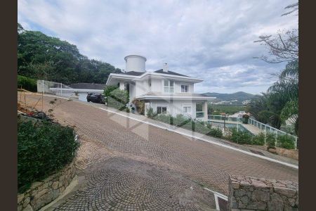 4_photo/952747752f.29152d4f95012d72-ATLAS-c066fcc2-095b-4e5c-8bc0-9f68bd2f63d7.jpg de casa para alugar com 5 quartos, 510m² em Cacupé, Florianópolis