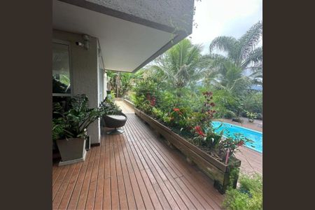 3_photo/952747753f.bd6af2d900c57154-ATLAS-ea0df39b-ea5a-44d6-9df9-c688ccd22cc4.jpg de casa à venda com 4 quartos, 700m² em Cacupé, Florianópolis
