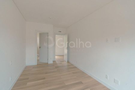 27_photo/9527479f0f.32f528ae2283296e-ATLAS-a0eca084-d457-49bb-b667-61b01e9c8ce8.jpg de casa à venda com 4 quartos, 273m² em Cacupé, Florianópolis