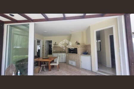 18_photo/952747a51d.adb9fcd35d178071-ATLAS-e8d4eb8e-4169-4ba2-a683-3dd775d7e331.jpg de casa de condomínio à venda com 4 quartos, 390m² em Cacupé, Florianópolis