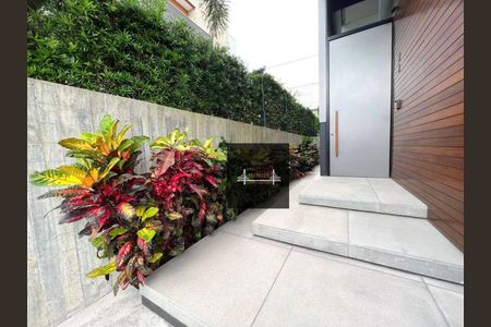 4_photo/952747ac59.d04c848ec010de44-ATLAS-ed49049f-eff2-4e0f-9f0b-8b459c65018a.jpg de casa à venda com 3 quartos, 340m² em Cacupé, Florianópolis