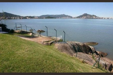 23_photo/952747bb35.f0d246bad4da1cd5-ATLAS-802769f3-2b78-4e4e-b35d-f438611e2a3a.jpg de casa à venda com 4 quartos, 1000m² em Cacupé, Florianópolis