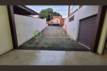 19_photo/952749c5ef.bf64854e93b64070-ATLAS-7a5c94f4-3041-4fbe-8cfd-facfda4f8236.jpg de casa para alugar com 3 quartos, 500m² em Barreiros, São José