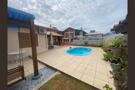 7_photo/952769fecd.4cea1a0b3f6bbd2f-ATLAS-1cbb9ac0-7ff5-42af-8c9f-6c8a3b2f8ab3.jpg de casa à venda com 3 quartos, 155m² em Ingleses do Rio Vermelho, Florianópolis