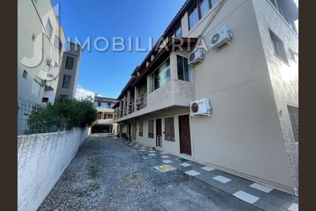 3_photo/95276a0179.f89ae26fef4252fc-ATLAS-2eb2f4a7-72c7-4351-b13f-3e33fd7765a9.jpg de apartamento à venda com 2 quartos, 49m² em Ingleses do Rio Vermelho, Florianópolis